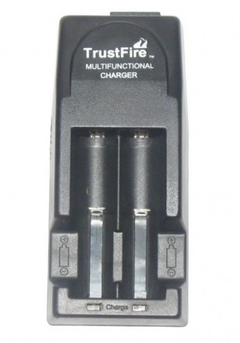 TrustFire TR-001 - универсальное з/у для всех типов Li-Ion аккумуляторов Зарядное устройство для заряда Li-ion цилиндрических аккумуляторов 3.6V/3.7В типоразмеров 10430, 10440, 14500, 16340, 17500, 17670, 18500, 18650