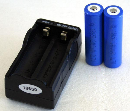 Компактне З/В для літієвих батарей 18650 (одноканальне)