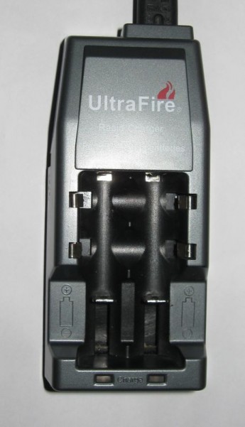 UltraFire WF-139 (универсальное зарядное для литий-ионных аккумуляторов (Li-Ion), оригинал) Для всех типов цилиндрических Li-Ion аккумуляторов 3,7V, таких как 18650 и CR123A. Имеет микропроцессорный контроль заряда.