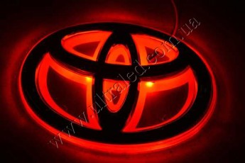 Автозначек с подсветкой на Toyota Corolla New 