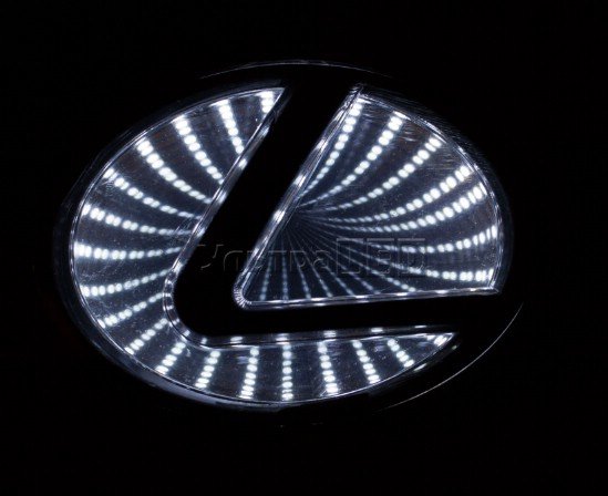 Автозначек с подсветкой на Lexus